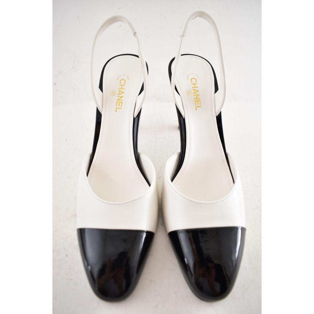Chanel 26A Metiers Blazy White Black Red Apple Sling CC Slingback Heel Pump 38 - Picture 10 of 16
